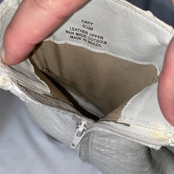 Elegant White Textured Ankle Boots - Picture 11 of 16